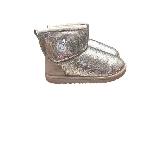 UGG Silver Sequin Classic Short Boots Women’s Size 5 Cozy Winter Sparkle - Picture 1 of 5